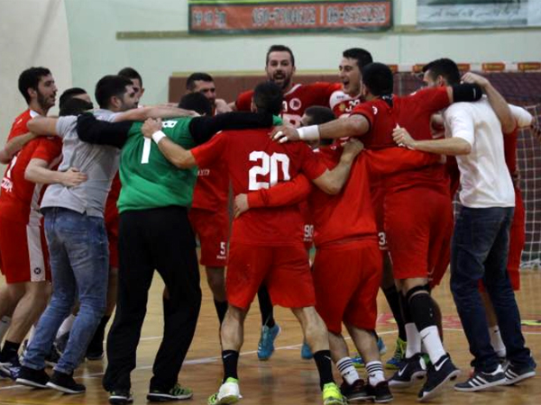 אנשי אשדוד חוגגים עלייה היסטורית (צילום: משה דהן, הפועל אשדוד)