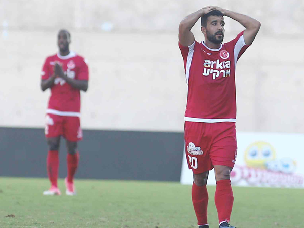 בפוזיציה מוכרת. הפועל ת"א (אלן שיבר)