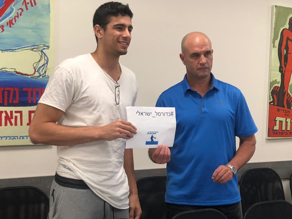 איתי שגב וניר אלון בפגישה