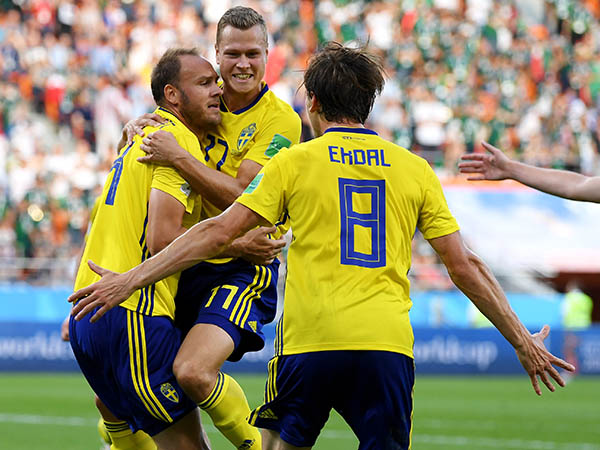 גראנקוויסט חוגג את ההישג של הנבחרת השבדית והאישית שלו (getty)