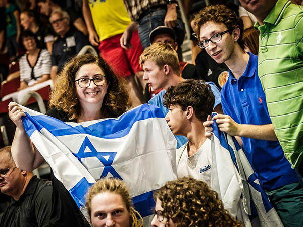 האוהדים הישראלים עשו שמח ביציעים (באדיבות פיב"א, האתר הרשמי)