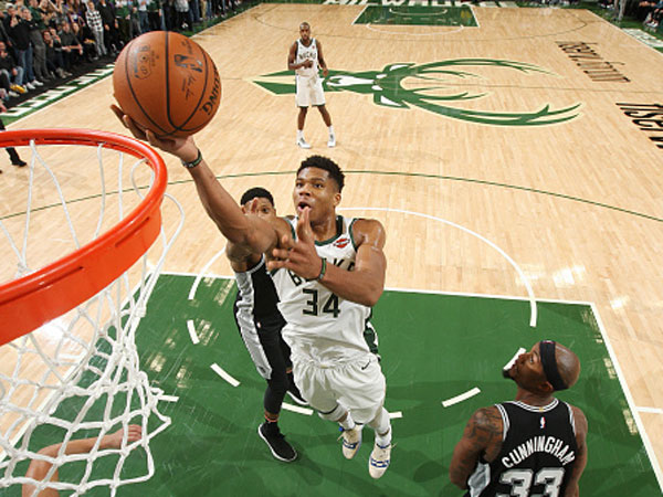 רבע אחרון גדול לבאקס (צילוםGary Dineen/NBAE via Getty Images)