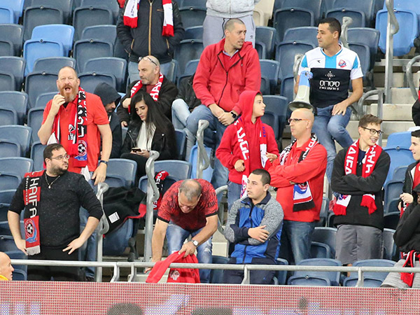 "האוהדים הוציאו אותי ואת הספסל משלווה" (יוסי שקל)