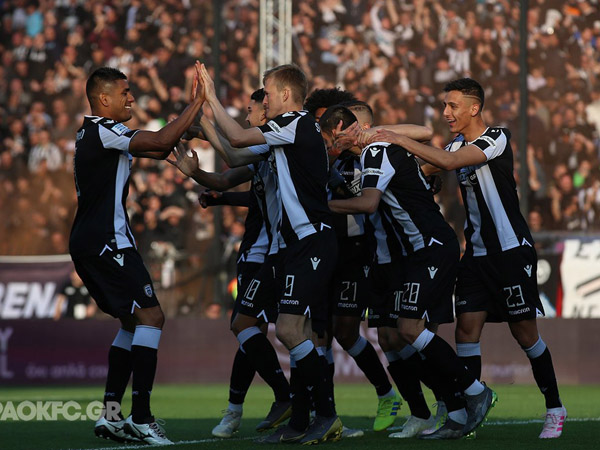 שחקני פאוק חוגגים תואר היסטורי (צילום: טוויטר)