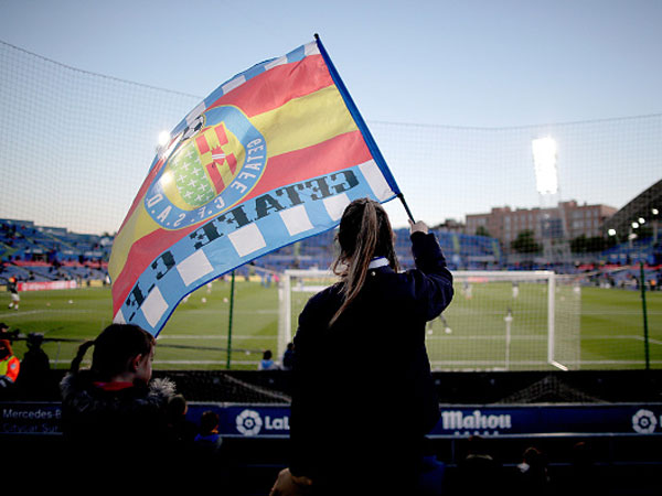 אוהדת חטאפה. רוצה הופעה היסטורית באלופות (Getty Images)