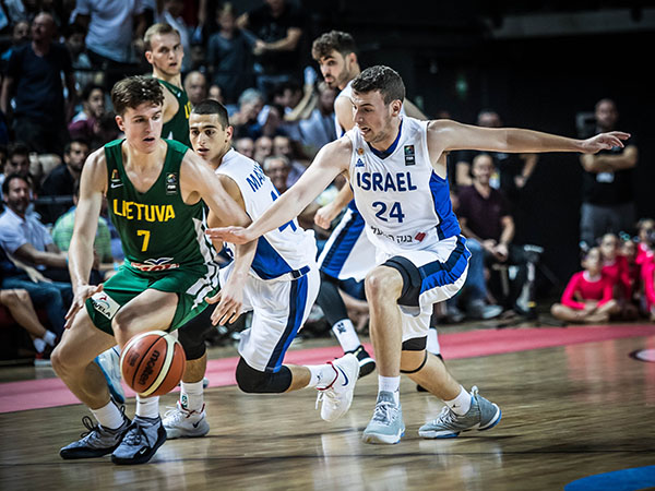 אלבר חוטף כדור ומוביל את ישראל למחצית ראשונה מעולה (עודד קרני)