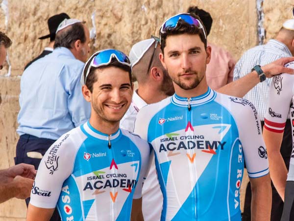 לפחות ישראלי אחד בכל אחד משלושת הגרנד טורים. שגיא וניב (נועה ארנון)