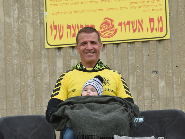 סגל ממשיך לתמוך במאמנים. (ברני ארדוב)