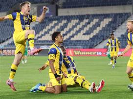 מכבי ת"א ניצחה 2:3 את מכבי חיפה ועלתה לגמר