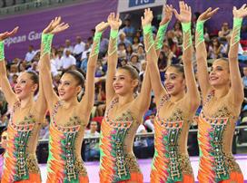 מסתערות על הפודיום. בנות ההתעמלות האומנותית (getty)