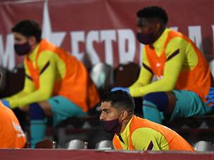 סוארס חזר לספסל של ברצלונה ועלה לבשל. (GETTY)