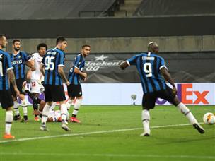 ללוקאקו חלק גדול בשער (GETTY)