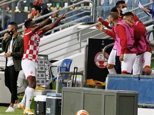 שחקני ב"ש הריעו להונדלי (אלן שיבר)