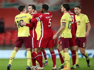 במחצית המשחק התפתחה קטטה בין שתי הקבוצות (Getty)