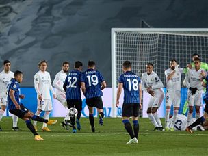 מוריאל צימק בכדור נייח אדיר (GETTY)