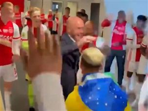 השלימה דאבל: שחקני אייאקס חוגגים אליפות