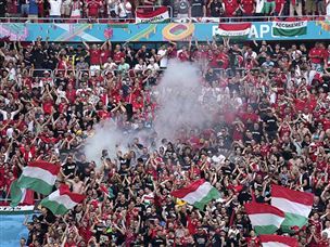 ההונגרים סיפקו אווירה מחשמלת (GETTY)