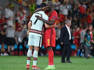 חיבוק של סקוררים. רק אחד יהיה ברבע הגמר (Getty)