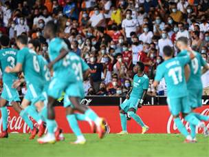 ויניסיוס וריאל מדריד חוגגים בדרך לפסגה (Getty)