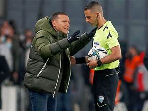 בכר זעם על השיפוט בהפסקה (צילום: אלן שיבר)