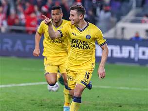 וגם גבי קניקובסקי שהתכבד בשער נפלא בסיומו של מבצע אישי (צילום: דני מרון)