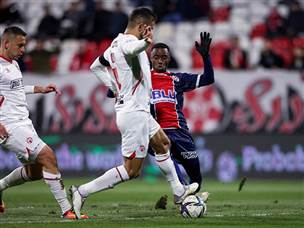 אבל לא באמת סיכנה את הגנת ב"ש (צילום: מאור אלקסלסי)