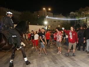 מחאת אוהדי הפועל ת"א מחוץ לאצטדיון (אודי ציטיאט)