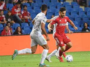 הפועל ת"א מההתחלה ניסתה ליזום (צילום: ברני ארדוב)