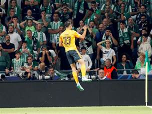 בנפיקה לא הפסיקה לרקוד על הדשא (צילום: אלן שיבר)