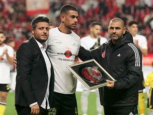 רז שלמה זכה לטקס מקבוצת נעוריו (אלן שיבר)