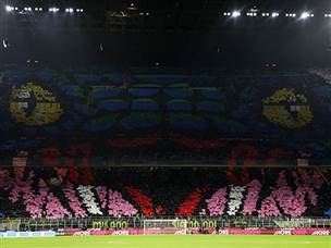 אוהדי אינטר דאגו לתפאורה מרהיבה בסן סירו ( Marco Luzzani/Getty Images)