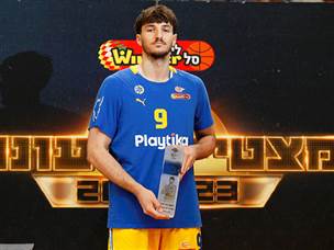 נכנס לחמישיית העונה. סורקין (אלן שיבר)