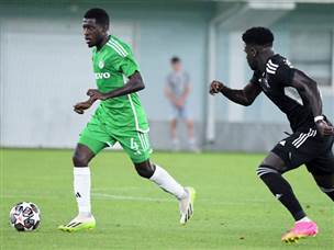 הכדור לא פגש את הרשת (צילום: ראובן כהן, האתר הרשמי של מכבי חיפה)