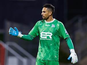 גד עמוס. הרוויח לריינה נקודה (מאור אלקסלסי)