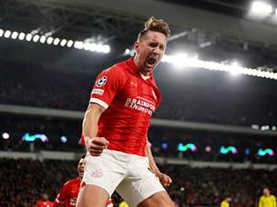 ודה יונג ניצל זאת כדי לקבוע 1:1 (Christian Kaspar-Bartke/Getty Images)