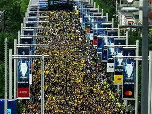 דורטמונד באה עם הנחיל הצהוב מאחוריה (getty)