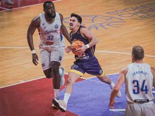 הפסגה בהישג יד (FIBA)