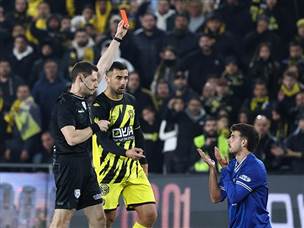 טפר הורחק בדקה ה-42 (צילום: דני מרון)