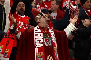 ואוהדי בנפיקה לא האמינו למזלם הטוב (Getty)