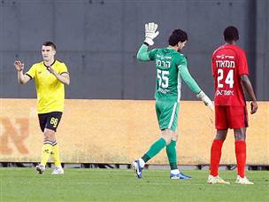 גיא הרמן מתנצל אחרי הטעות שלו שהובילה לשער הראשון (אלן שיבר)