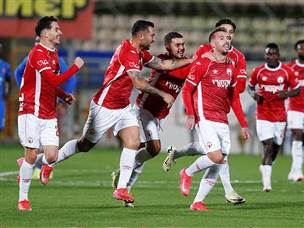 שחקני ב“ש חוגגים עם מדיירוש (אלן שיבר)