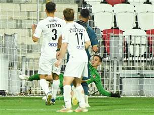 אלצ`בסקי מנע תבוסה בבכורה (ברני ארדוב)