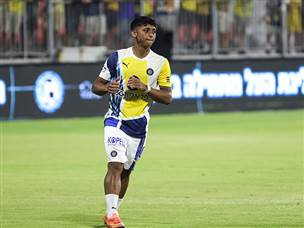 אנדרדה רשם את הופעת הבכורה ישר בהרכב (צילום: קובי אליהו)