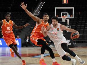 15 נקודות ברבע ה-3 (GETTY)