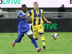 מכבי ת“א נאבקה מול ק“ש (צילום: אלן שיבר)