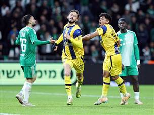 היוצרות התהפכו לרגע. יחזקאל (אלן שיבר)