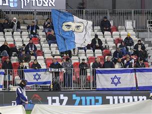 וקהל המארחת (קובי אליהו)