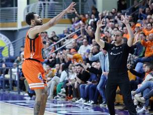 בעוד הכתומים לא הפסיקו לחגוג (אלן שיבר)