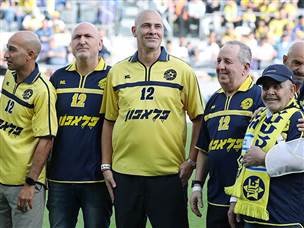 קיבלו כבוד לפני המשחק (אלן שיבר)