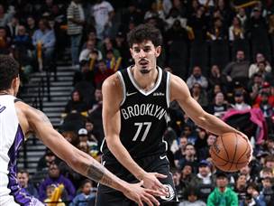 שיא ריבאונדים אישי לשרף בניצחון על סקרמנטו